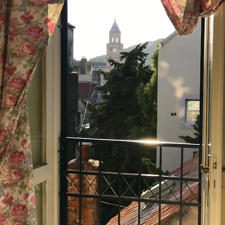 Lejlighed In The Center Split