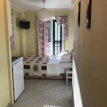 Studio In The Top Center Apartman *